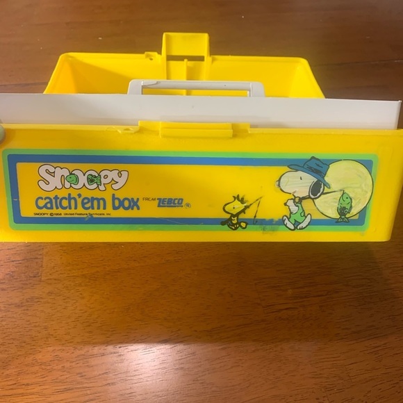 SNOOPY Catch ‘Em Tackle Box Used Great Condtion Peanuts Zebco - Picture 6 of 17